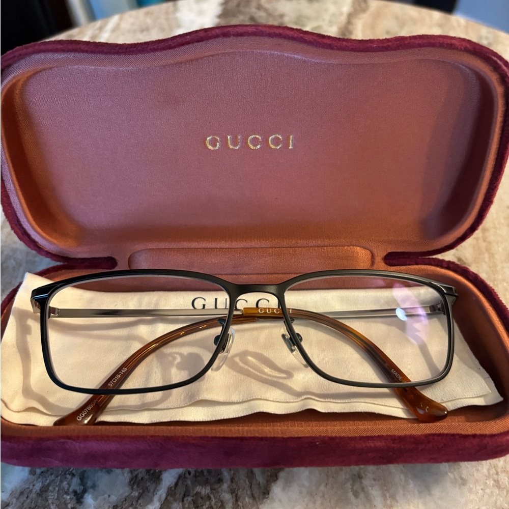 Gucci Men's Glasses with Black Frame and Brown Temples